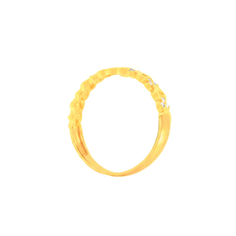 22k Yellow Cubic Zirconia Ring in size 7.2 and total gold weight of 1.95g
