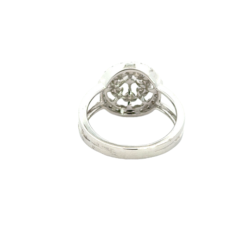 18k White Gold and Diamond Fancy Ring in size 5.5 and total gold weight of 3.69g