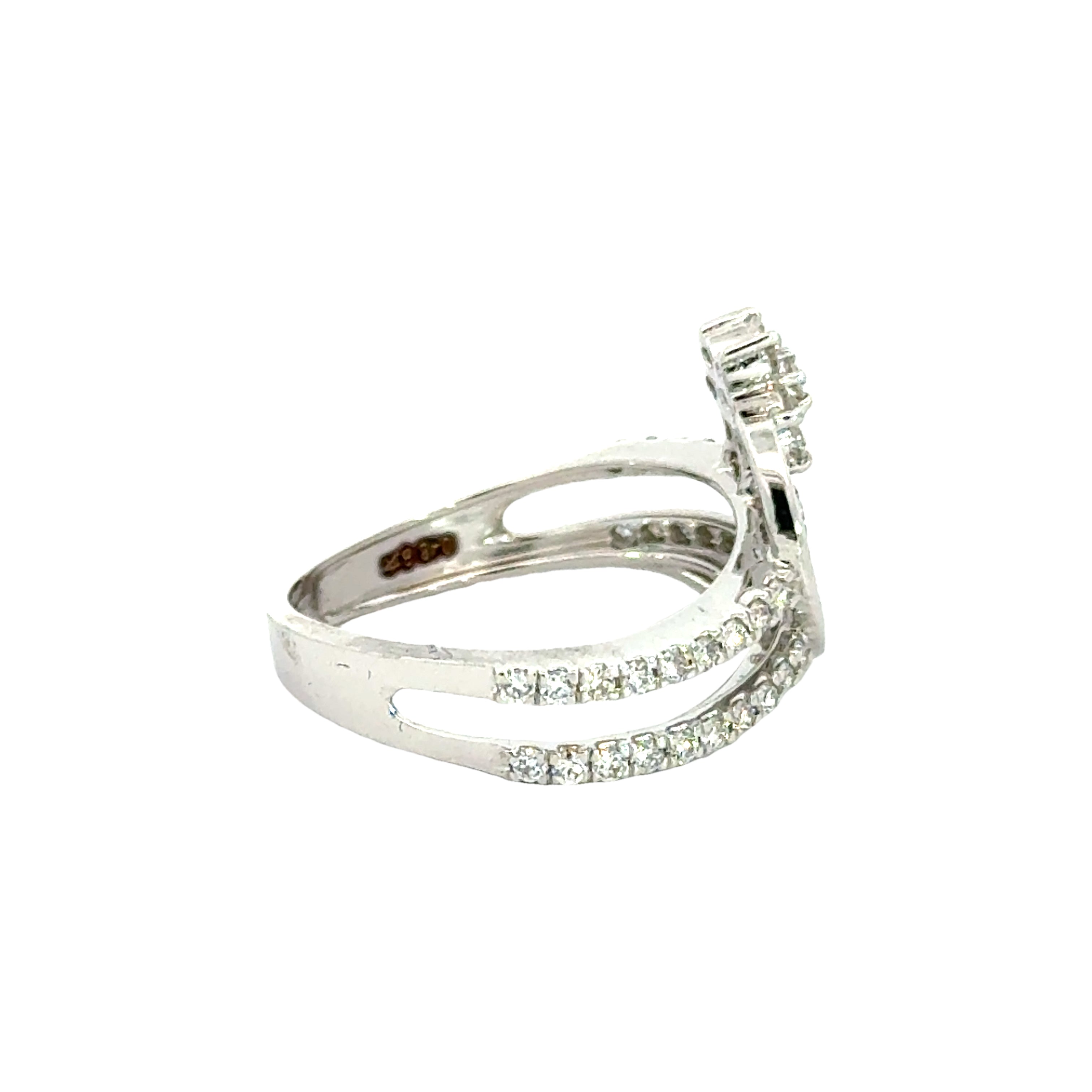 18k White Gold and Diamond Fancy Ring in size 5.5 and total gold weight of 3.27g