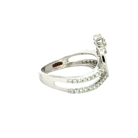 18k White Gold and Diamond Fancy Ring in size 5.5 and total gold weight of 3.27g