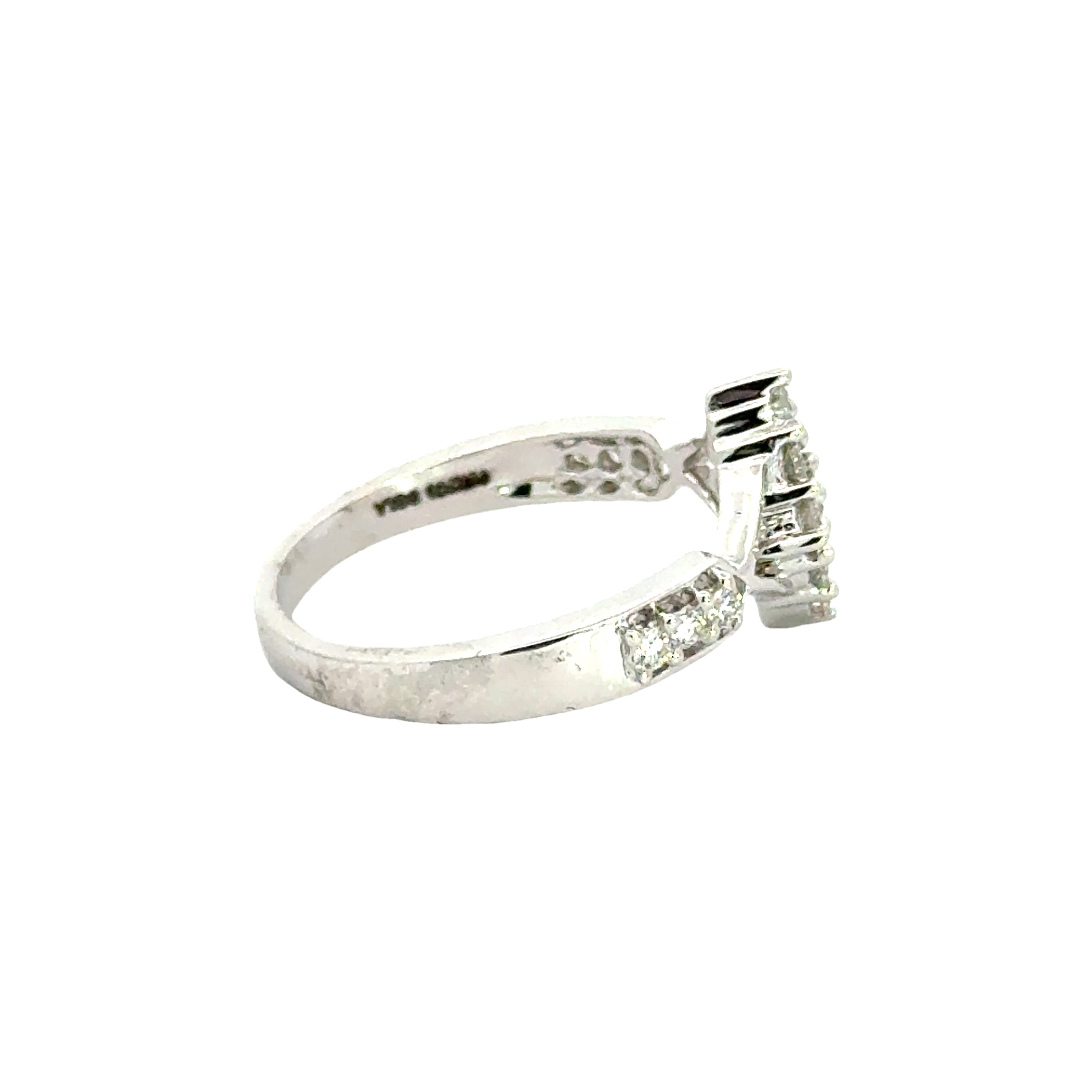 18k White Gold and Diamond Fancy Ring in size 5.5 and total gold weight of 3.32g