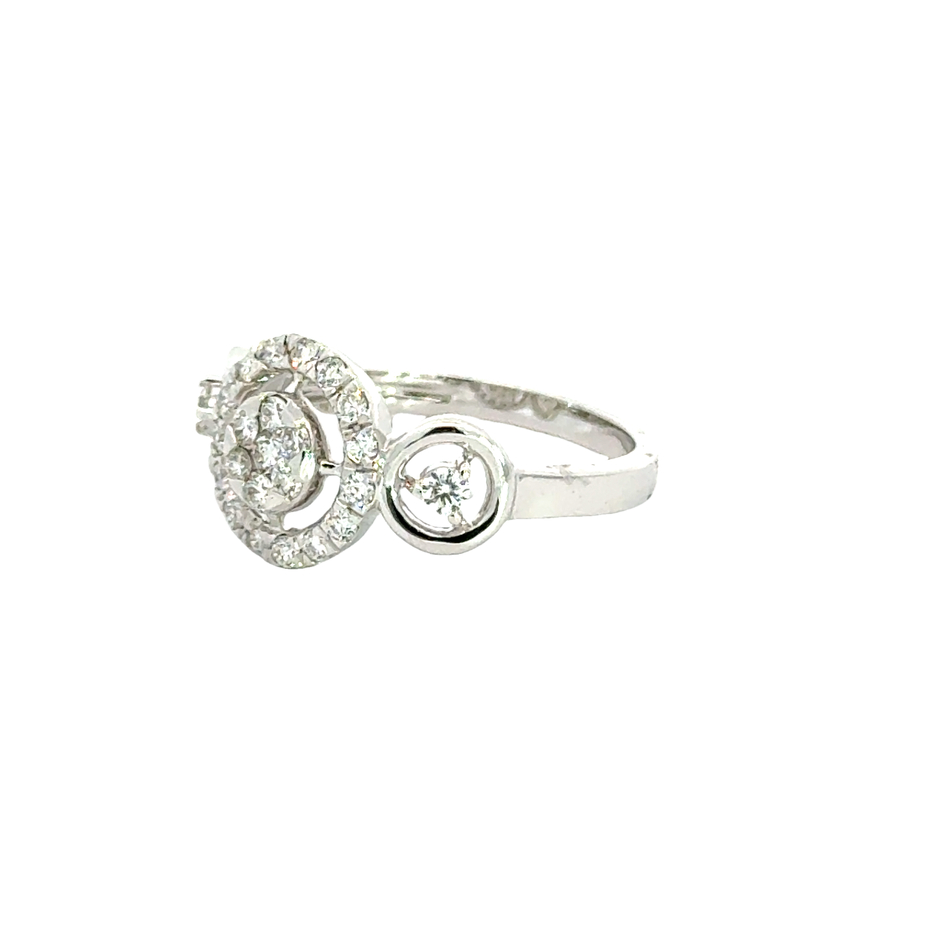 18k White Gold and Diamond Fancy Ring in size 5 and total gold weight of 2.9g