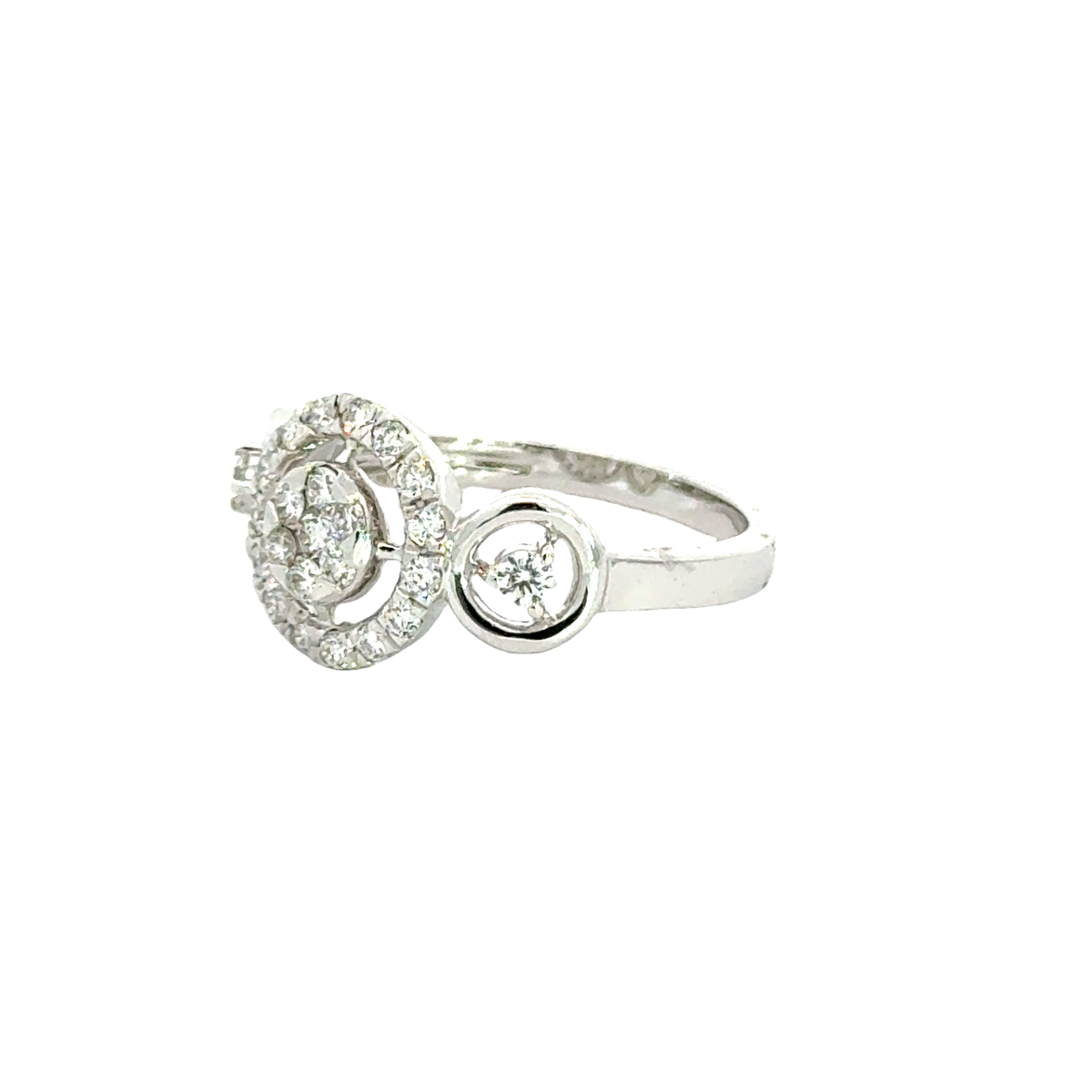 18k White Gold and Diamond Fancy Ring in size 5 and total gold weight of 2.9g