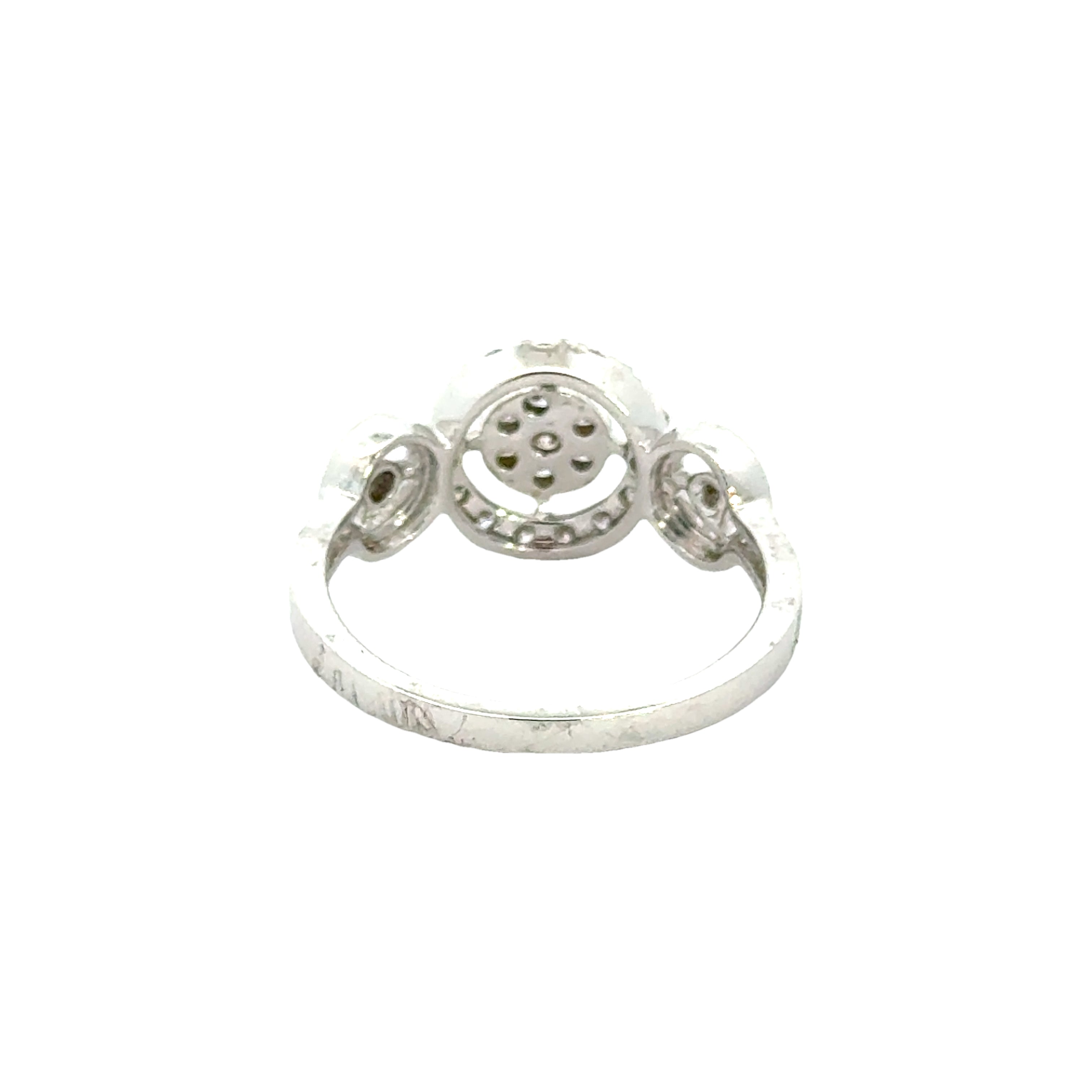 18k White Gold and Diamond Fancy Ring in size 5 and total gold weight of 2.9g