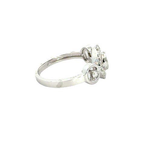 18k White Gold and Diamond Fancy Ring in size 5 and total gold weight of 2.9g