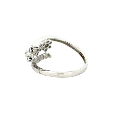 18k White Gold and Diamond Fancy Ring in size 5.5 and total gold weight of 2.52g