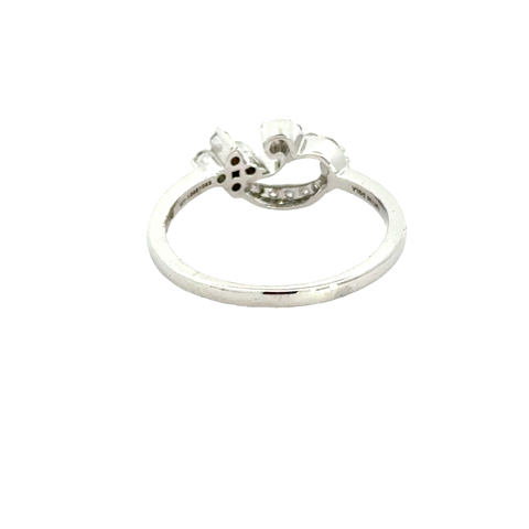 18k White Gold and Diamond Fancy Ring in size 5.5 and total gold weight of 2.29g