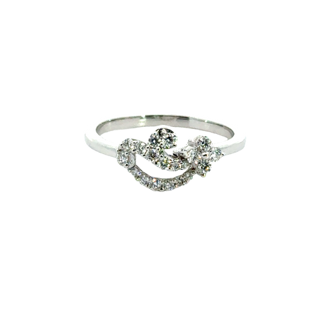 18k White Gold and Diamond Fancy Ring in size 5.5 and total gold weight of 2.29g