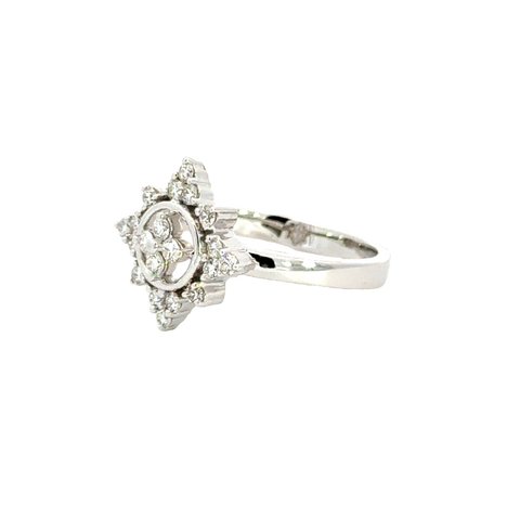 18k White Gold and Diamond Fancy Ring in size 6 and total gold weight of 3.55g