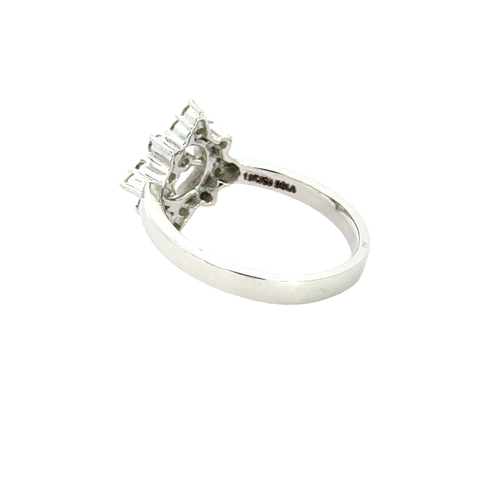 18k White Gold and Diamond Fancy Ring in size 6 and total gold weight of 3.55g