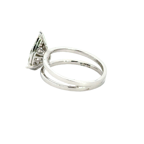 18k White Gold and Diamond Fancy Ring in size 5 and total gold weight of 3.26g