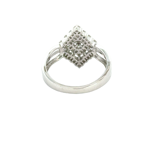 18k White Gold and Diamond Fancy Ring in size 5.5 and total gold weight of 3.57g