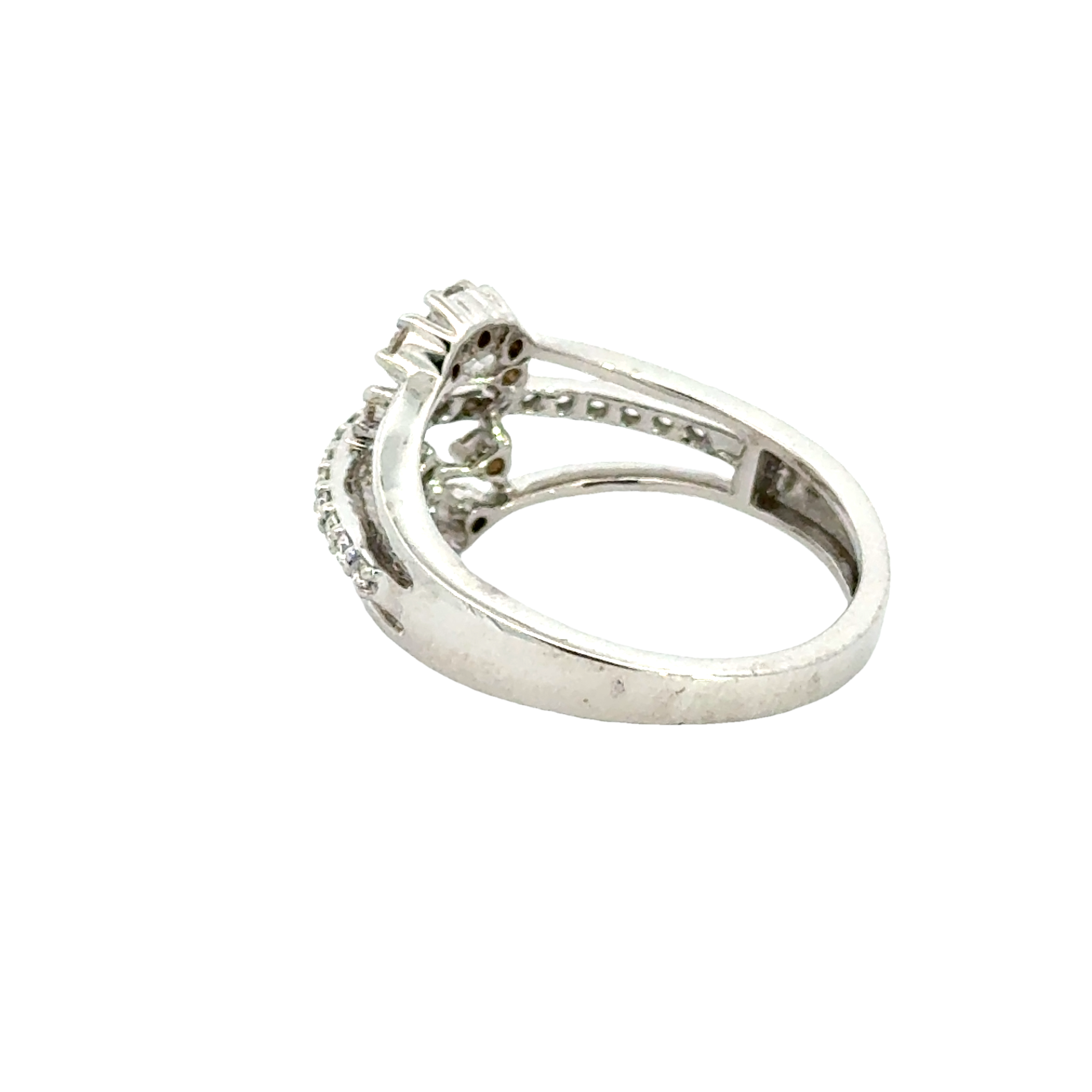 18k White Gold and Diamond Fancy Ring in size 5.5 and total gold weight of 3.48g