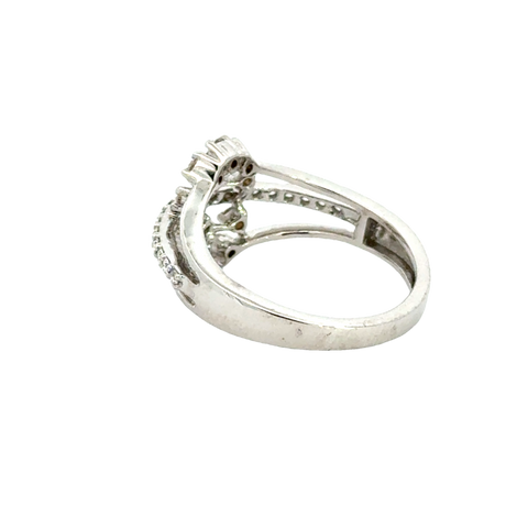 18k White Gold and Diamond Fancy Ring in size 5.5 and total gold weight of 3.48g