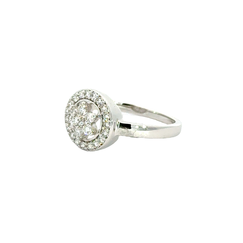 18k White Gold and Diamond Star Fancy Ring in size 5.5 and total gold weight of 3.25g