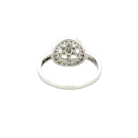 18k White Gold and Diamond Star Fancy Ring in size 5.5 and total gold weight of 3.25g