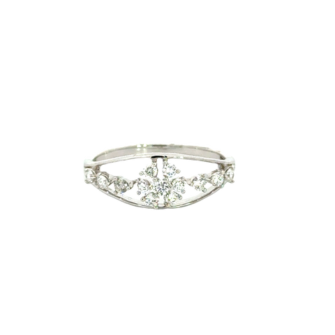 18k White Gold and Diamond Fancy Ring in size 5.5 and total gold weight of 1.5g