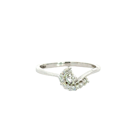 18k White Gold and Diamond Fancy Ring in size 5 and total gold weight of 1.6g