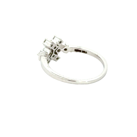 18k White Gold and Diamond Fancy Ring in size 5.5 and total gold weight of 2.56g