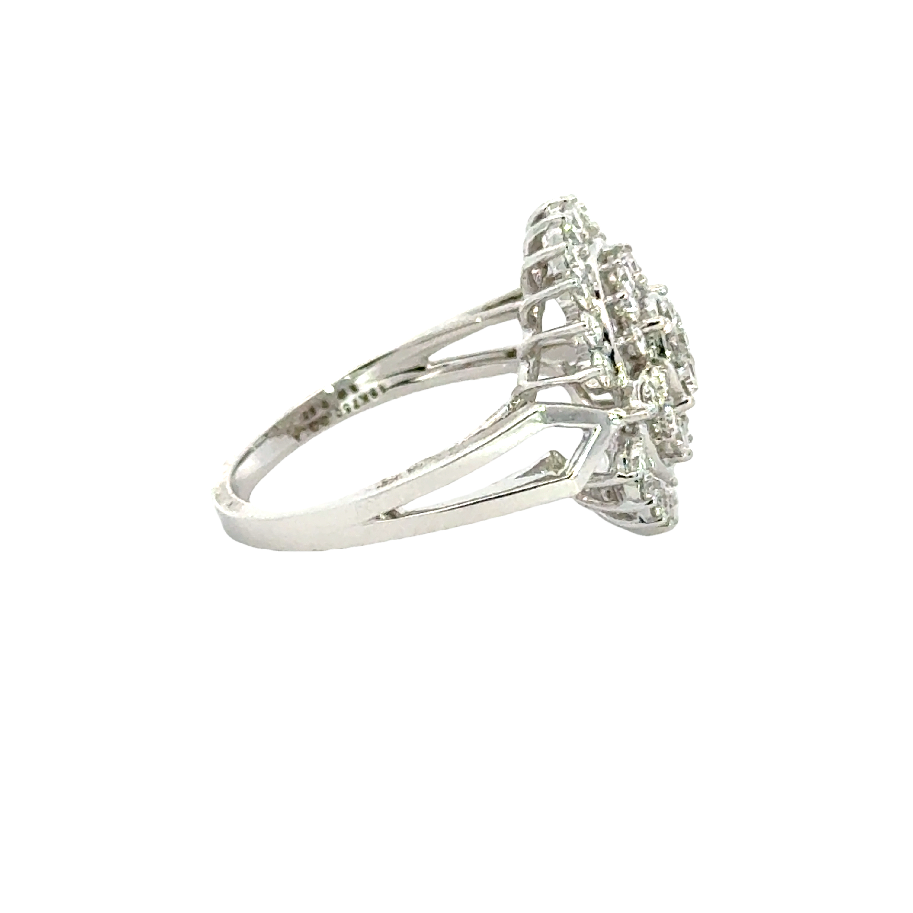 18k White Gold and Diamond Fancy Ring in size 5 and total gold weight of 3.66g