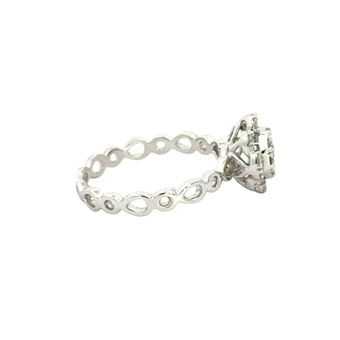 18k White Gold and Diamond Fancy Ring in size 5.5 and total gold weight of 2.75g