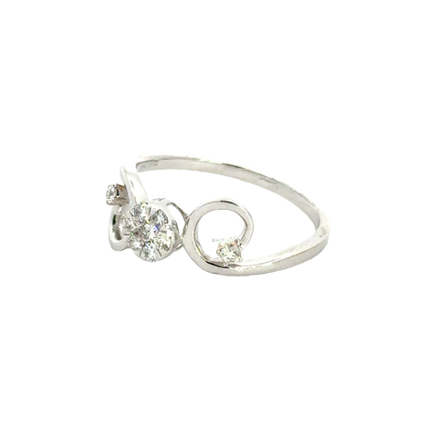 18k White Gold and Diamond Fancy Ring in size 6.5 and total gold weight of 2.12g