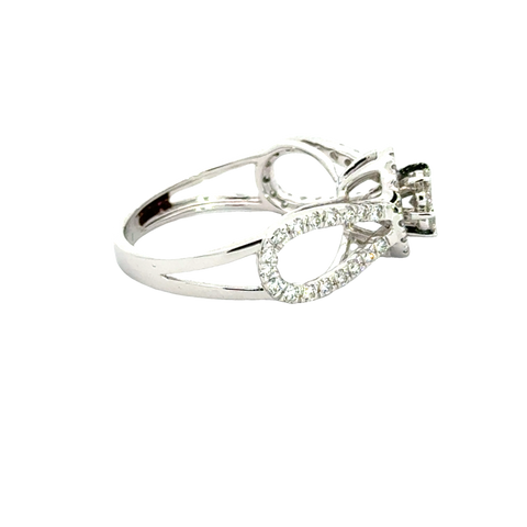 18k White Gold and Diamond Fancy Ring in size 5.5 and total gold weight of 3.28g