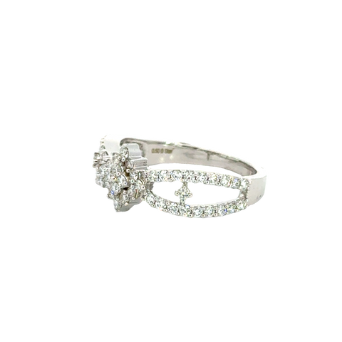 18k White Gold and Diamond Fancy Ring in size 5.5 and total gold weight of 3.2g