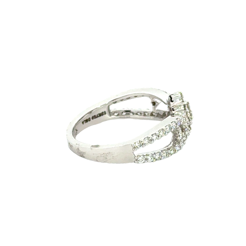 18k White Gold and Diamond Fancy Ring in size 5.5 and total gold weight of 3.2g