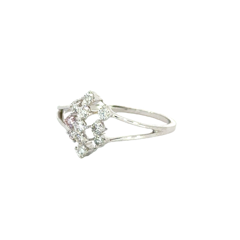 18k White Gold and Diamond Fancy Ring in size 6.5 and total gold weight of 1.72g