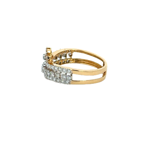 18k Yellow Gold and Diamond Fancy Ring in size 5 and total gold weight of 2.87g