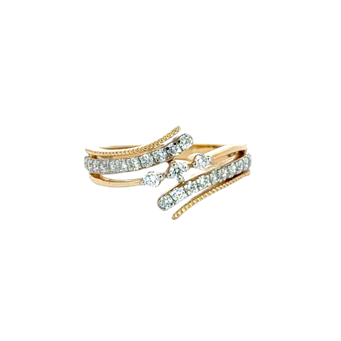 18k Yellow Gold and Diamond Fancy Ring in size 5 and total gold weight of 3g