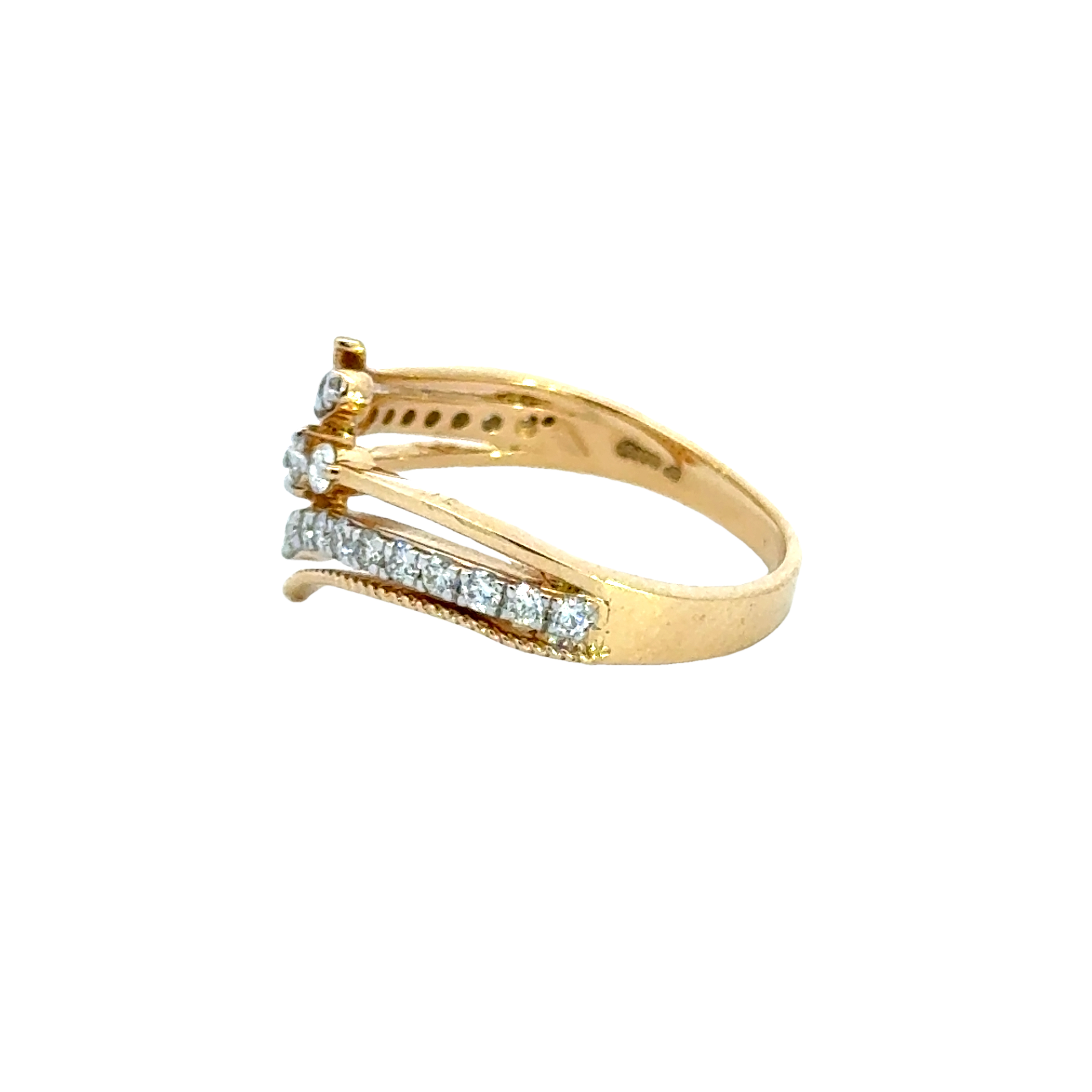 18k Yellow Gold and Diamond Fancy Ring in size 5 and total gold weight of 3g