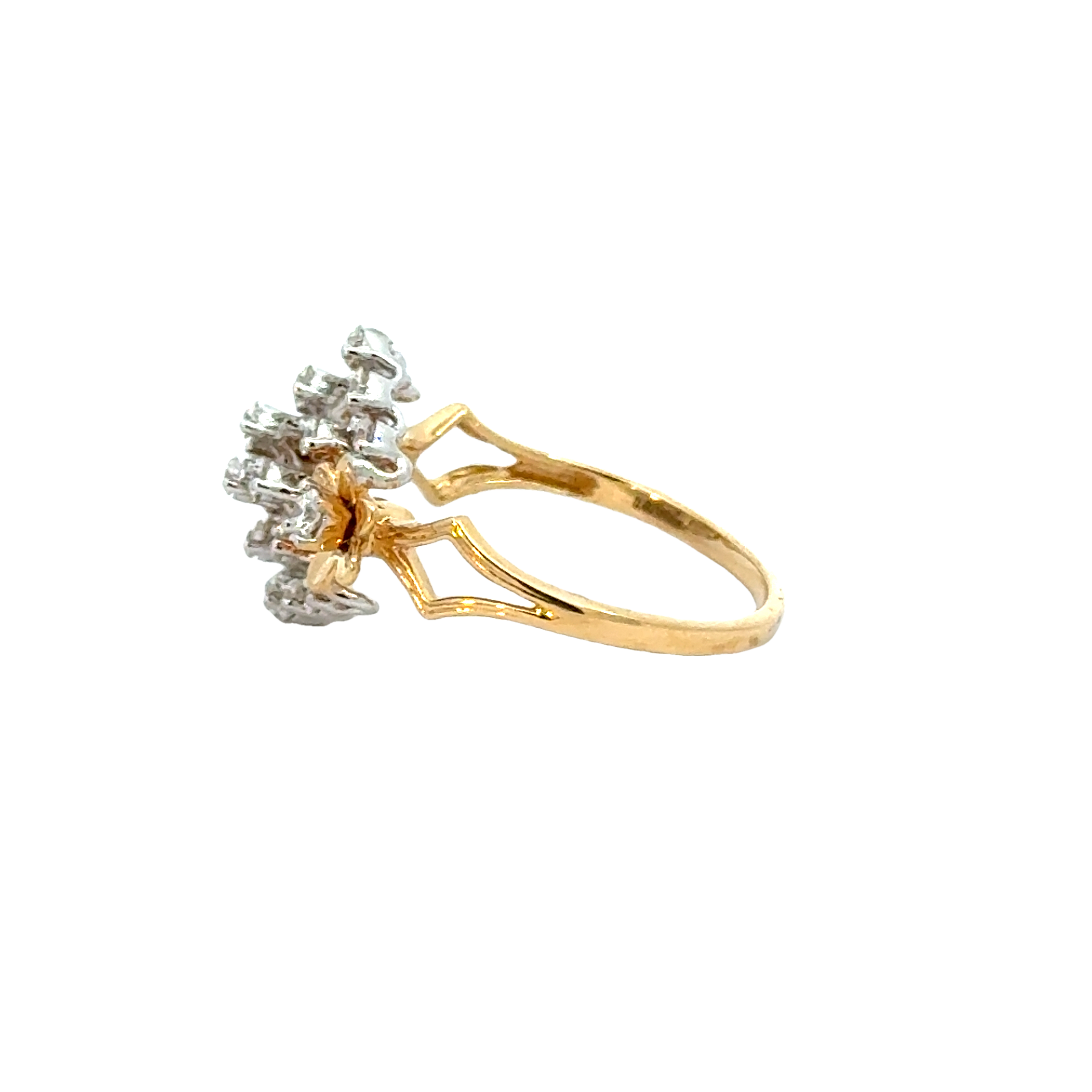 18k Yellow Gold and Diamond Fancy Ring in size 5.5 and total gold weight of 3.1g