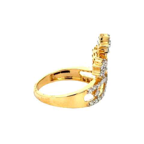 18k Yellow Gold and Diamond Fancy Ring in size 5.5 and total gold weight of 4.73g