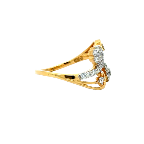 18k Yellow Gold and Diamond Flower Fancy Ring in size 5.5 and total gold weight of 3.28g