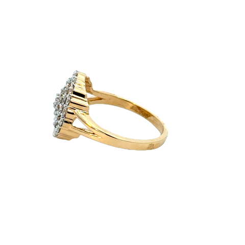 18k Yellow Gold and Diamond Fancy Ring in size 5.5 and total gold weight of 3.62g