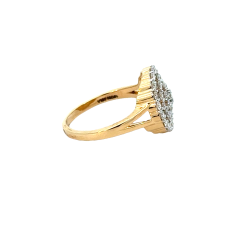 18k Yellow Gold and Diamond Fancy Ring in size 5.5 and total gold weight of 3.62g