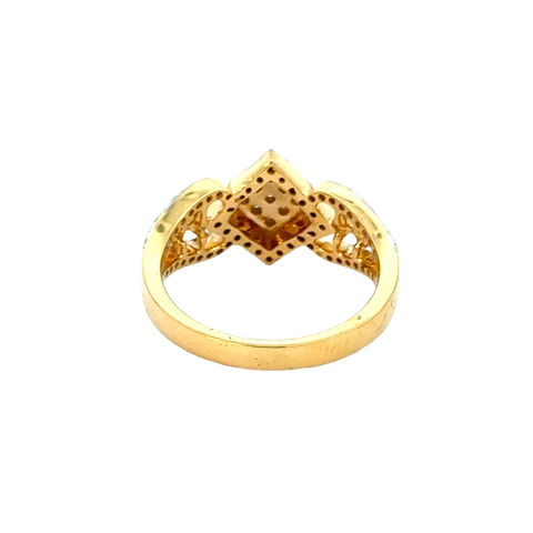 18k Yellow Gold and Diamond Fancy Ring in size 5.5 and total gold weight of 4.26g