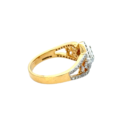 18k Yellow Gold and Diamond Fancy Ring in size 5.5 and total gold weight of 4.26g