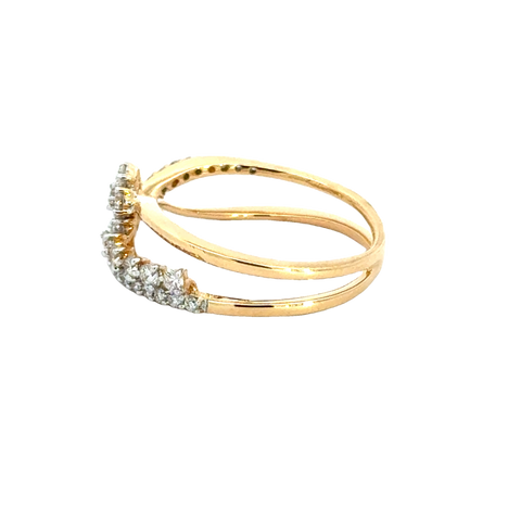 18k Yellow Gold and Diamond Fancy Ring in size 5.5 and total gold weight of 3.07g