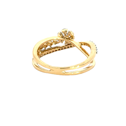 18k Yellow Gold and Diamond Fancy Ring in size 5.5 and total gold weight of 3.07g