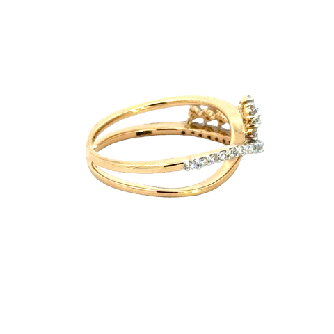 18k Yellow Gold and Diamond Fancy Ring in size 5.5 and total gold weight of 3.07g