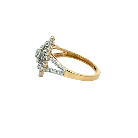 18k Yellow Gold and Diamond Sparkle Fancy Ring in size 5.5 and total gold weight of 3.36g