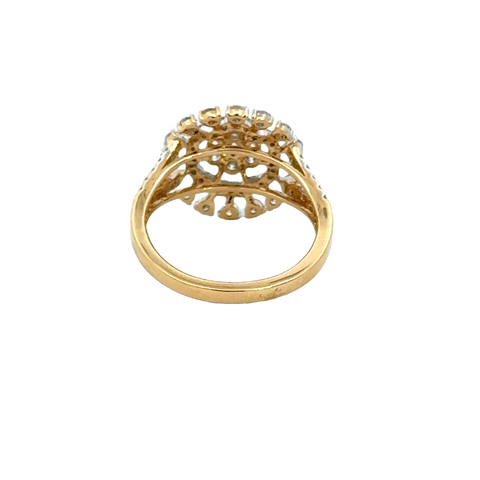 18k Yellow Gold and Diamond Sparkle Fancy Ring in size 5.5 and total gold weight of 3.36g