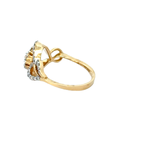 18k Yellow Gold and Diamond Fancy Ring in size 5.5 and total gold weight of 3.58g