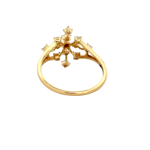 18k Yellow Gold and Diamond Fancy Ring in size 5.5 and total gold weight of 1.91g