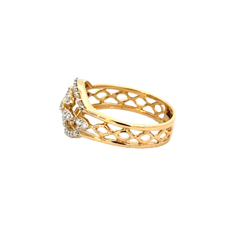 18k Yellow Gold and Diamond Fancy Ring in size 5.5 and total gold weight of 3.66g