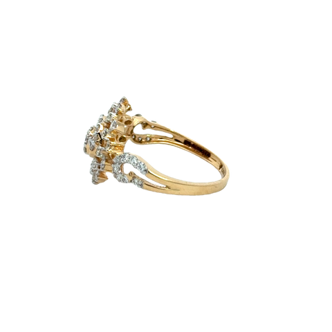 18k Yellow Gold and Diamond Fancy Ring in size 5.5 and total gold weight of 1.93g