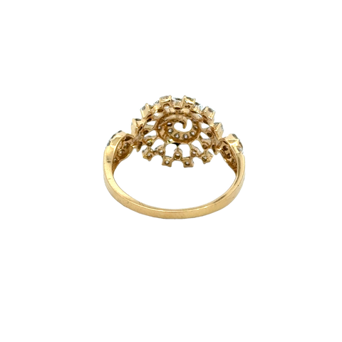 18k Yellow Gold and Diamond Fancy Ring in size 5.5 and total gold weight of 1.93g